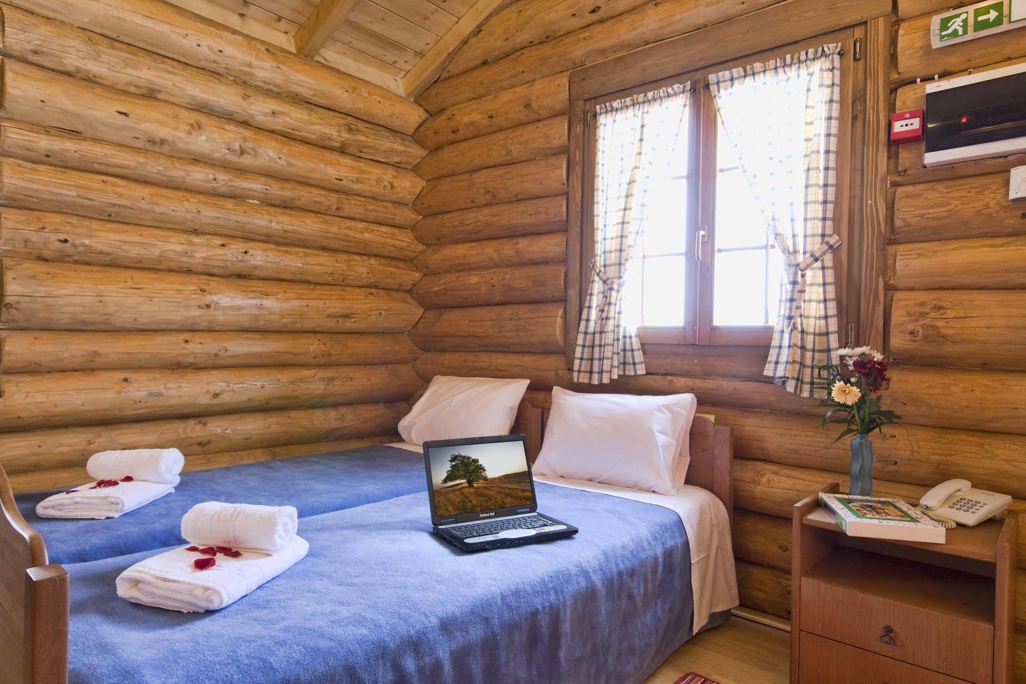Sfendamos Wood Village Hotel
